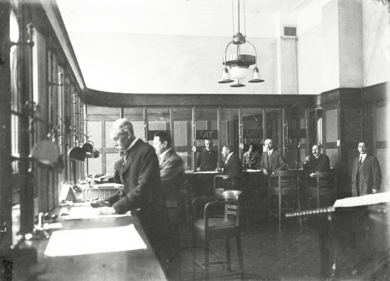 web-A5820-zw2-Bouwhistorische verkenning Achter de Dom 22-24 Utrecht Zittingzaal 2.jpg