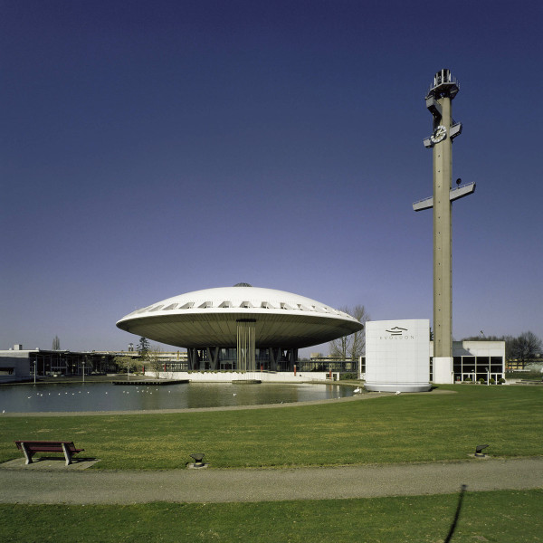 Evoluon_413198-foto-Thea van den Heuvel, beeldbank RCE (CC BY-SA 3.0-edit.jpg