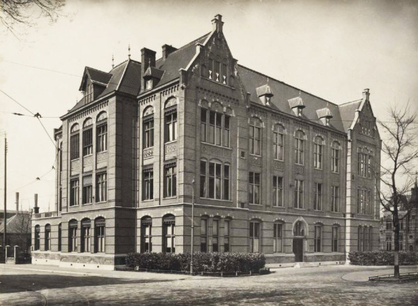 gerechtsgebouw-1916-edit.jpg