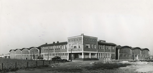 web-A5540 Campus300 Den Bosch-blok 31.0 Branderijstraat 1-5 hoek Parallelweg Wolfsdonken 195002 F331 voor- en zijgevel N.V.Cooymans.jpg