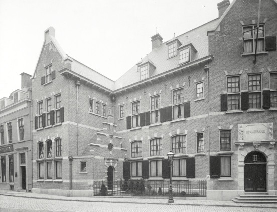 web-A5820-zw2-Bouwhistorische verkenning Achter de Dom 22-24 Utrecht- Achter de dom 22-24 archie.jpg