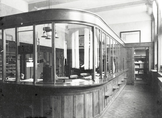 web-A5820-zw2-Bouwhistorische verkenning Achter de Dom 22-24 Utrecht Zittingzaal.jpg