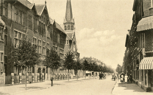 web-A5250 Voorzieningencluster Beeklaan-Beeklaan, gezien van de Cartesiusstraat richting Weimarstraat - 1910.jpg